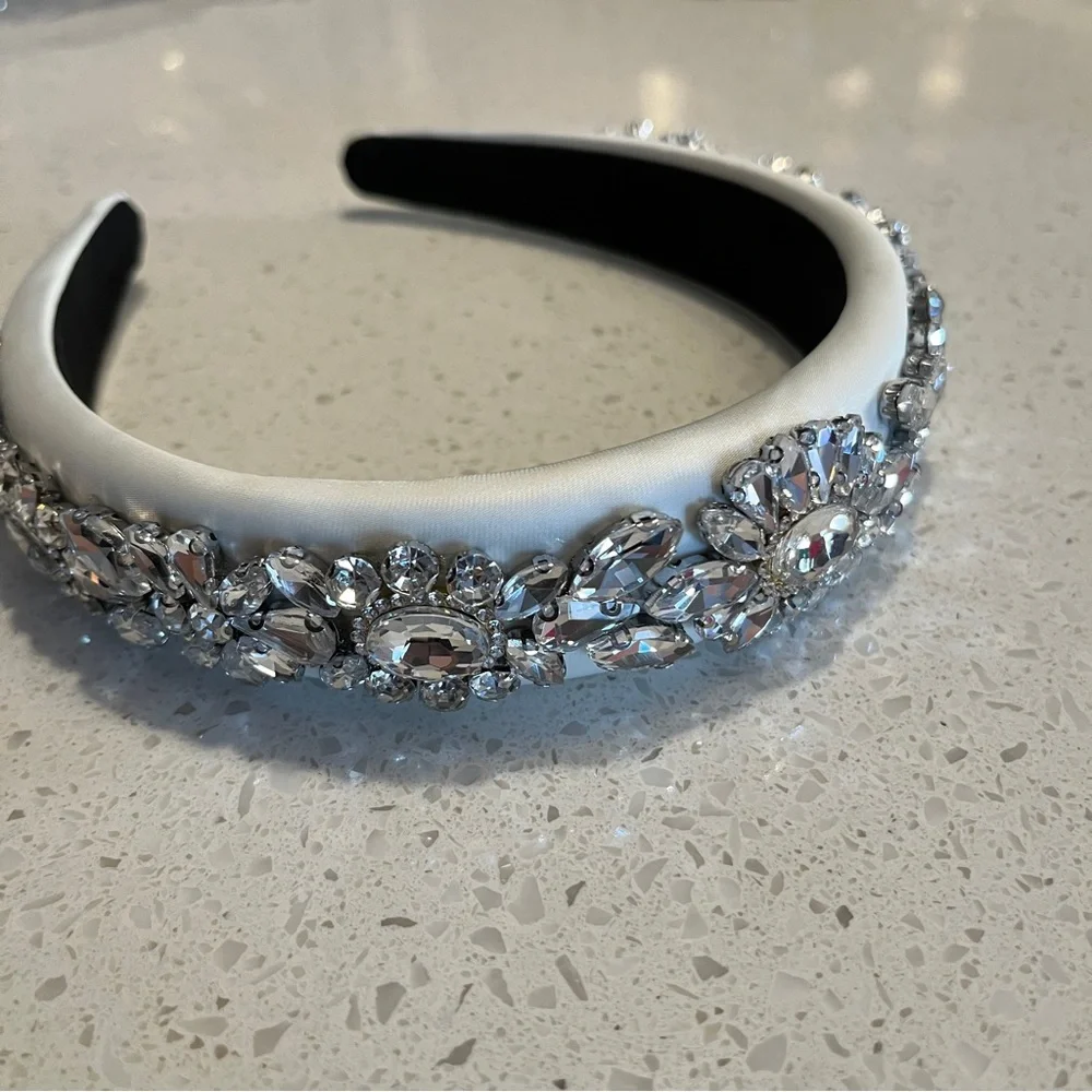 Wedding style silver Headband‎ With Gemstones, Fashionable And Elegant hair